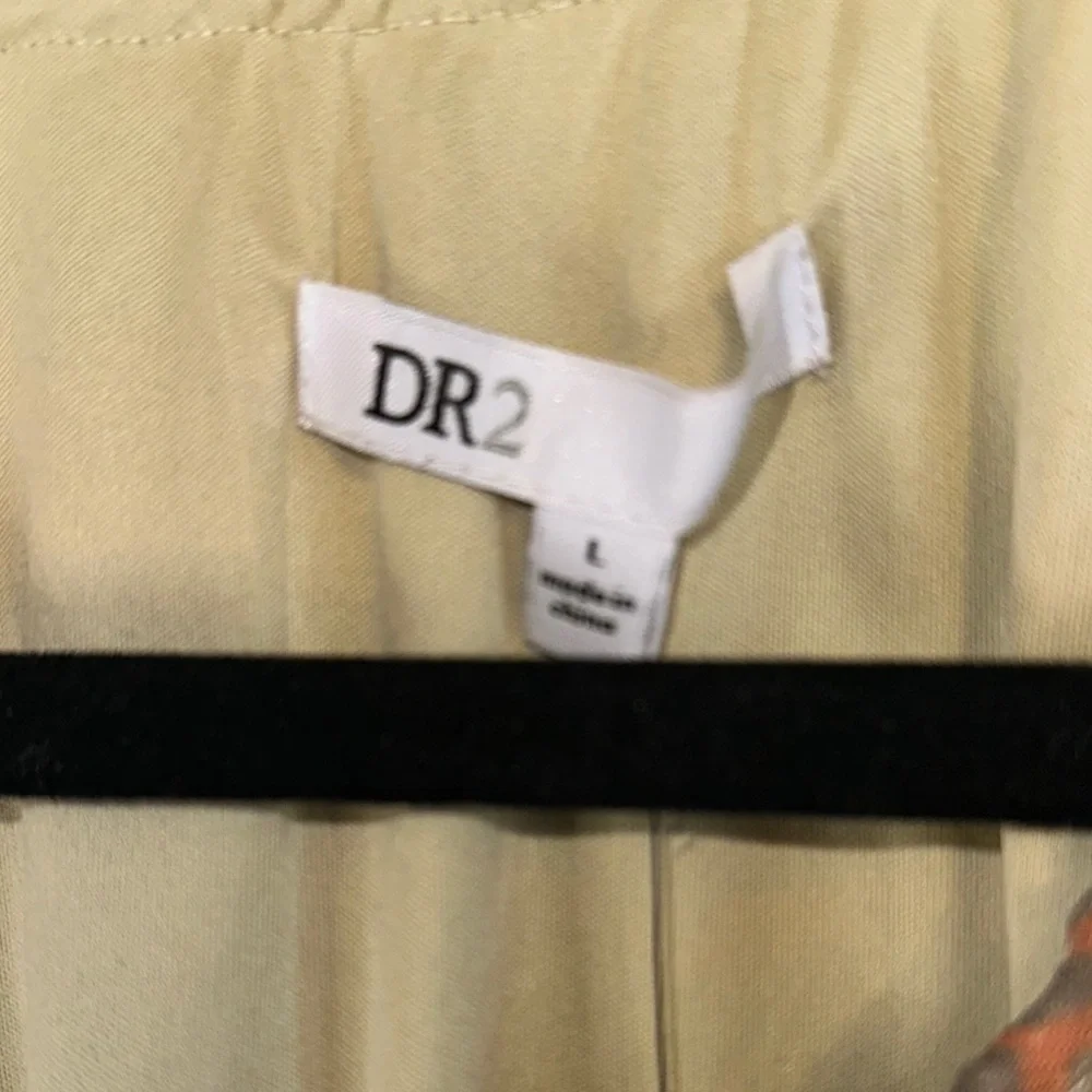 DR2 blouse features